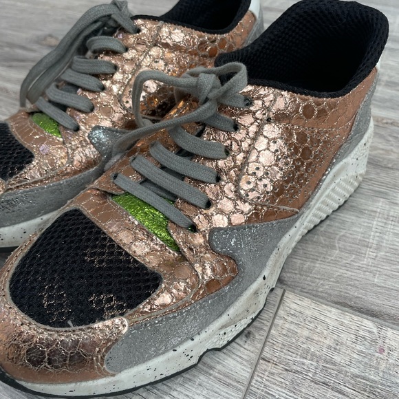 Fun and Funky PP48 size 5 sneakers. - Picture 4 of 7